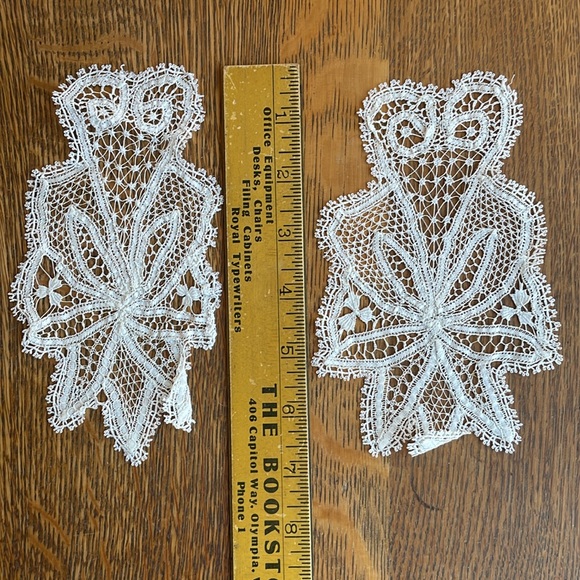 Pair of Vintage White Lace Appliqués | Floral Scrollwork Needle Lace Trim | MCM - Picture 6 of 14